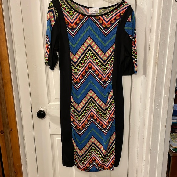 Cute body hugging dress - Picture 1 of 3